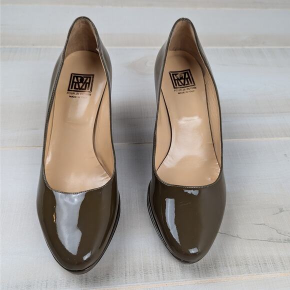Pour‎ La Victoire Burano Taupe Patent Leather Pumps Size 9.5 - Picture 2 of 8